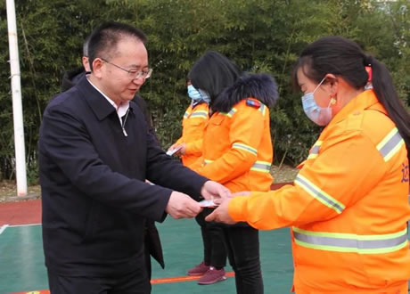 蘭勁陳鼎開(kāi)展節(jié)前慰問(wèn)活動(dòng)