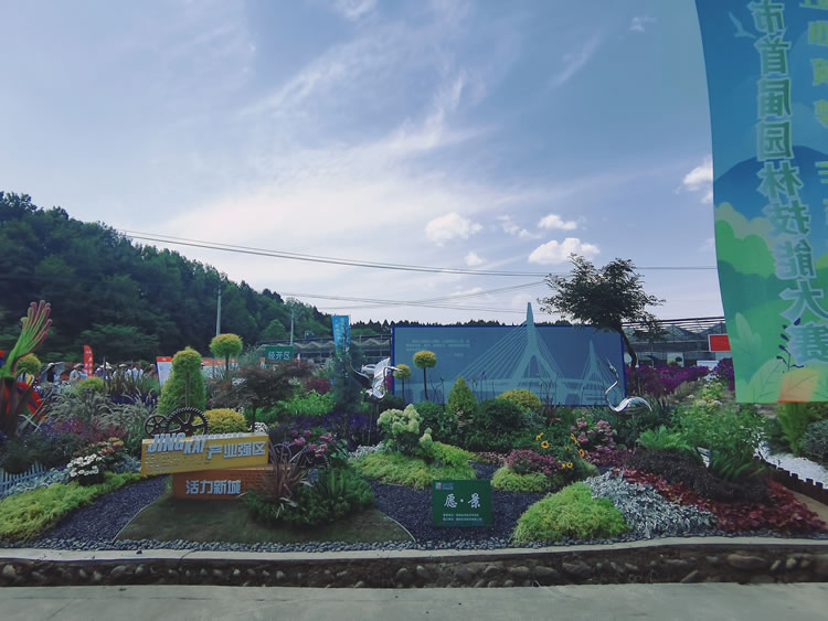 經(jīng)開區(qū)組隊(duì)參加全市首屆園林技能比武大賽獲優(yōu)秀獎(jiǎng)